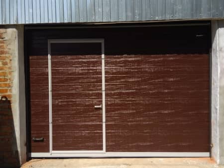 Гаражные ворота с калиткой в Актобе DoorHan RSD02