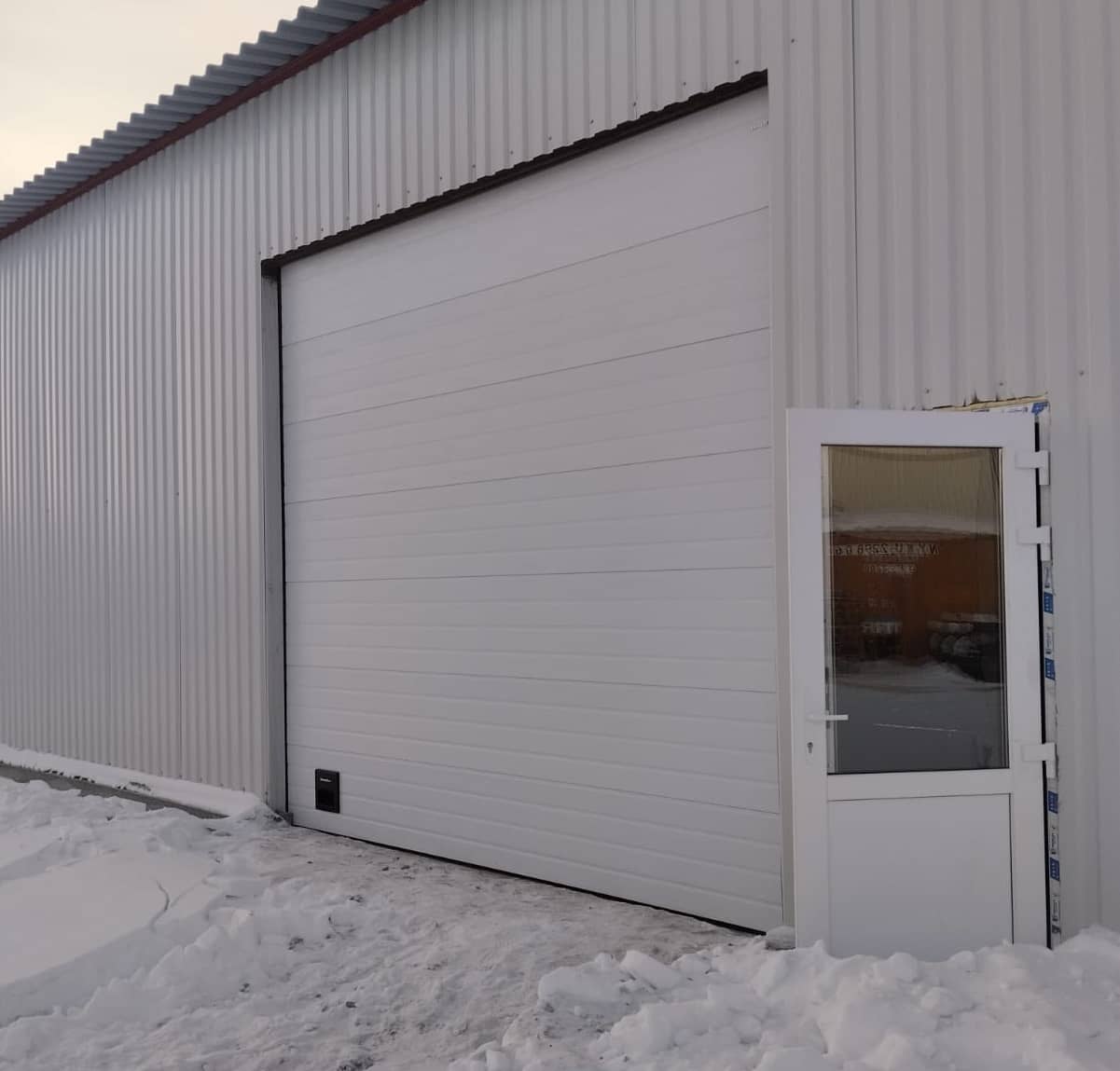 Секционные ворота DoorHan в Актобе с установкой