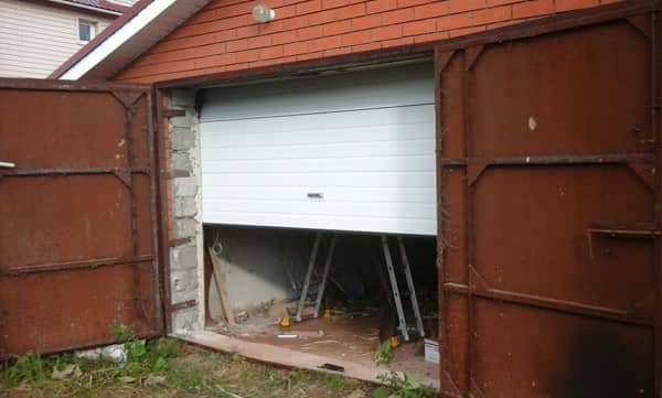 Секционные ворота DoorHan в Актобе с установкой